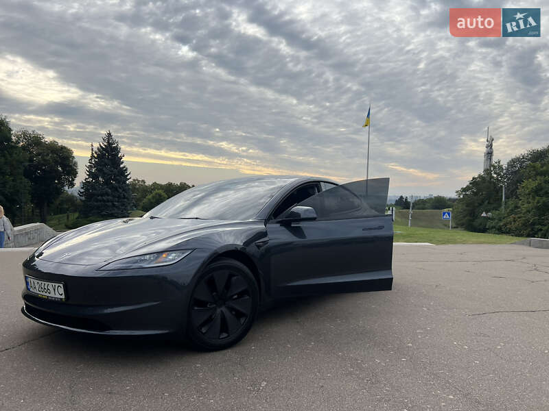 Седан Tesla Model 3 2024 в Києві