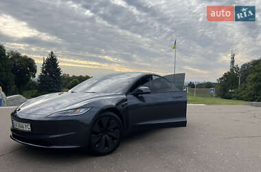 Седан Tesla Model 3 2024 в 