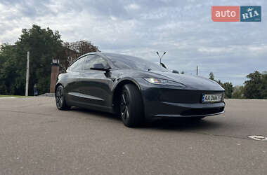 Седан Tesla Model 3 2024 в 
