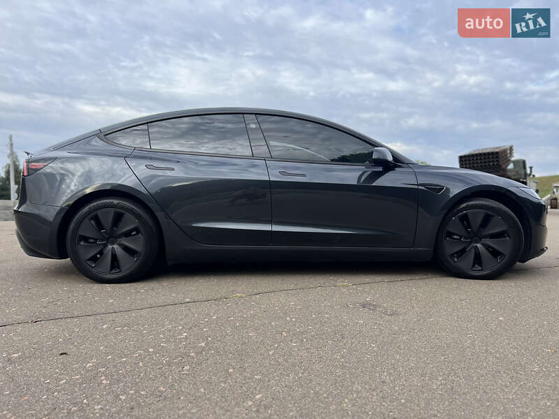 Седан Tesla Model 3 2024 в Києві