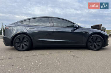 Седан Tesla Model 3 2024 в 