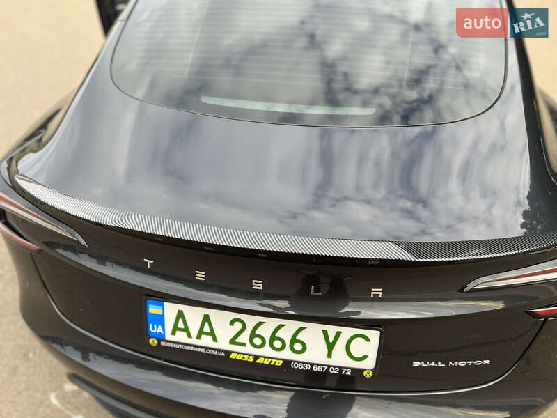 Седан Tesla Model 3 2024 в Києві