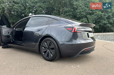 Седан Tesla Model 3 2024 в 