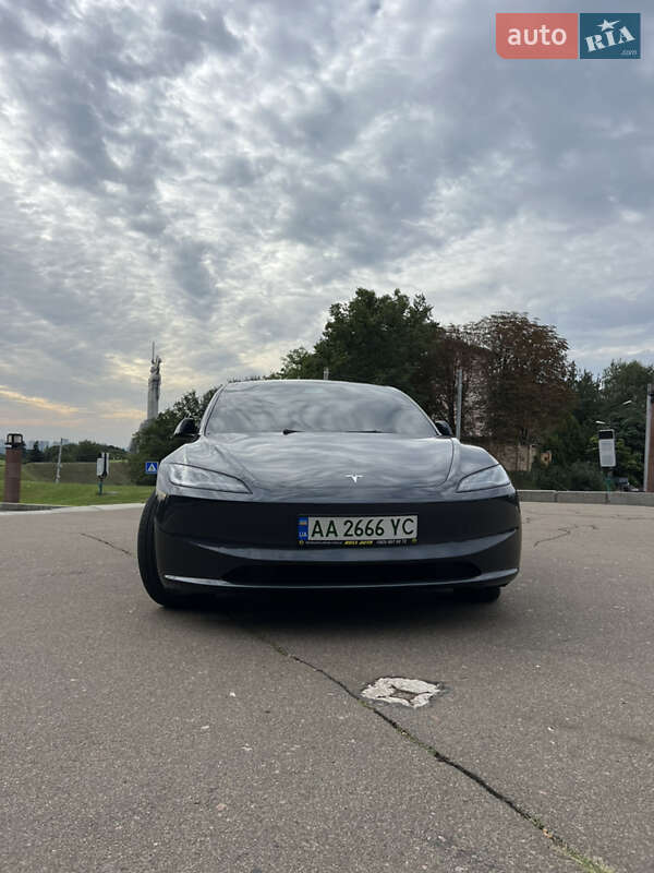 Седан Tesla Model 3 2024 в Києві