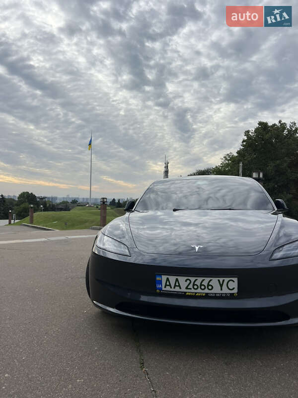 Седан Tesla Model 3 2024 в Києві