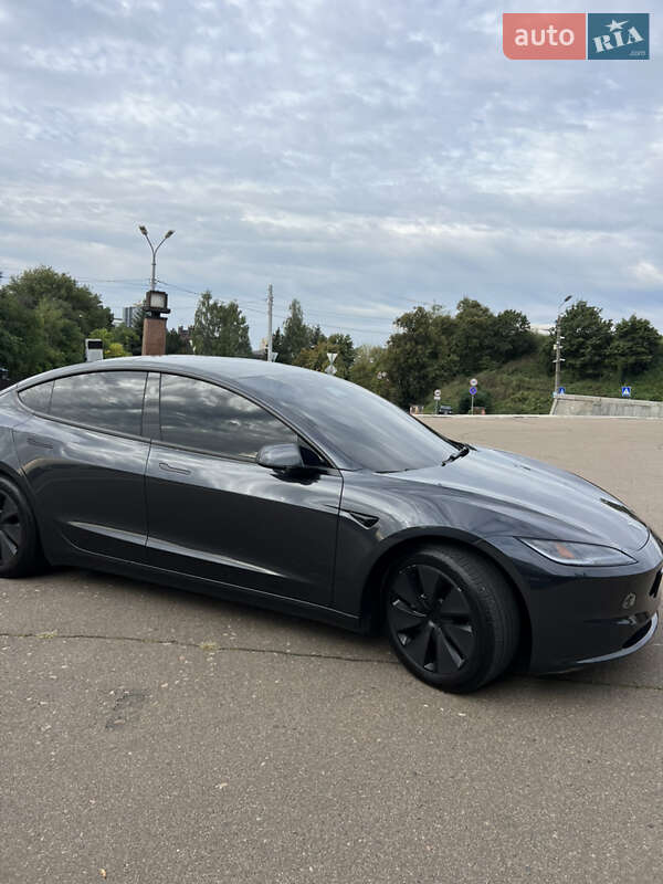 Седан Tesla Model 3 2024 в Києві