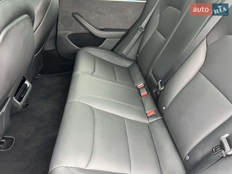 Седан Tesla Model 3 2024 в Києві