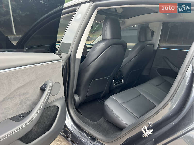 Седан Tesla Model 3 2024 в Києві
