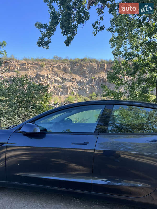 Седан Tesla Model 3 2024 в Києві