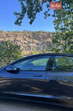 Седан Tesla Model 3 2024 в 