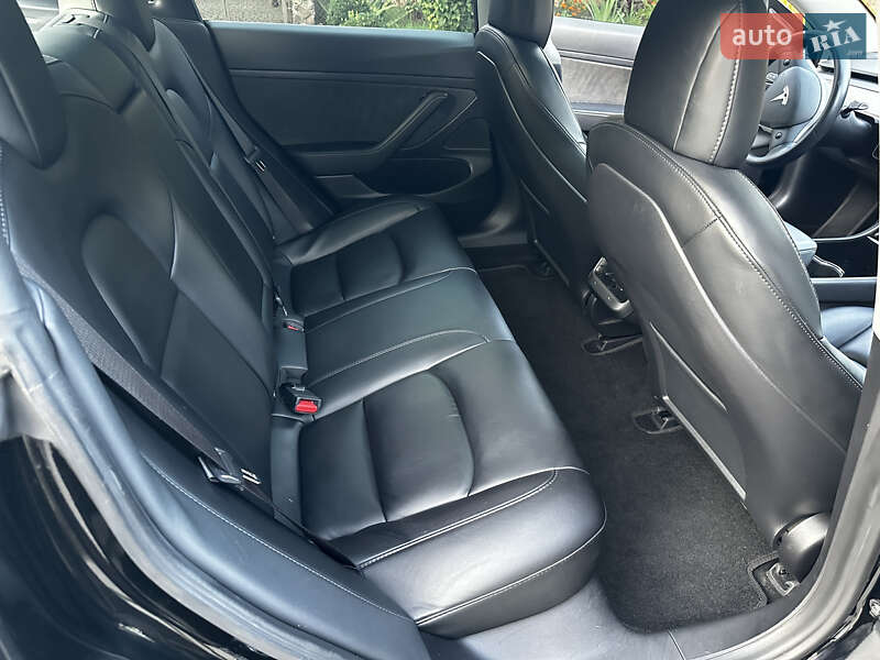 Седан Tesla Model 3 2020 в Львові