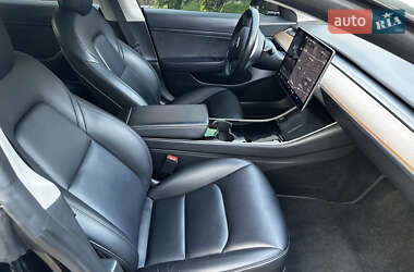 Седан Tesla Model 3 2020 в 