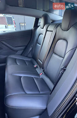 Седан Tesla Model 3 2021 в 