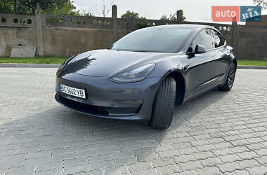 Седан Tesla Model 3 2021 в 