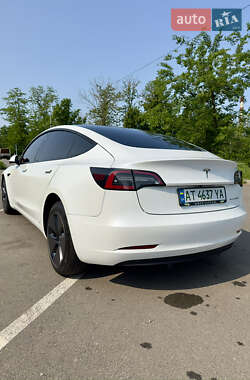 Седан Tesla Model 3 2022 в 