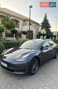 Седан Tesla Model 3 2022 в 