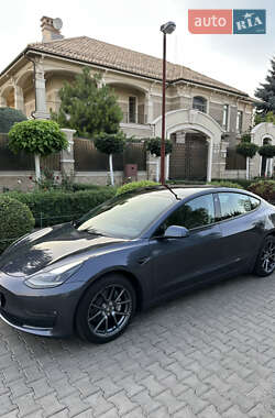 Седан Tesla Model 3 2022 в 