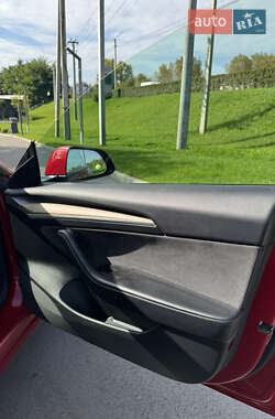 Седан Tesla Model 3 2022 в 