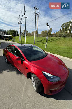 Седан Tesla Model 3 2022 в 