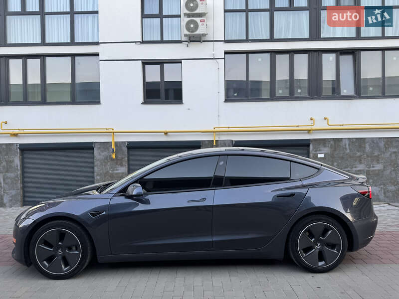 Седан Tesla Model 3 2021 в Володимирі