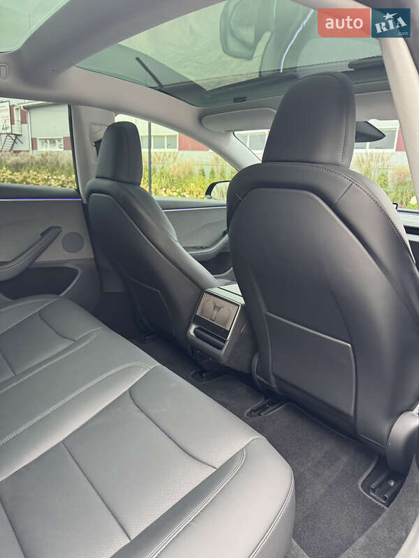 Седан Tesla Model 3 2024 в Луцьку