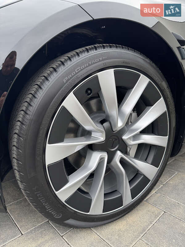 Седан Tesla Model 3 2024 в Луцьку