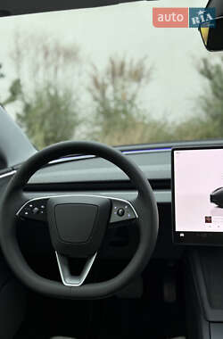 Седан Tesla Model 3 2024 в 
