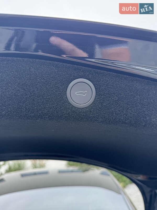 Седан Tesla Model 3 2024 в Луцьку