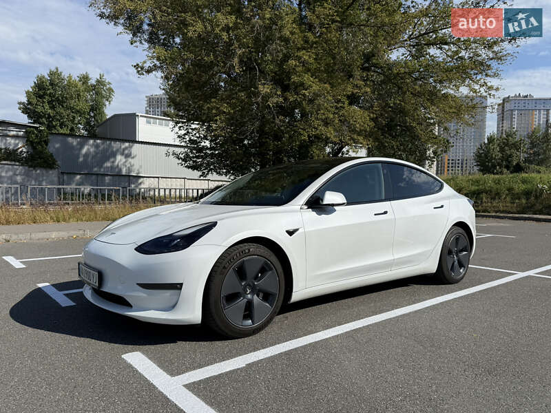 Седан Tesla Model 3 2021 в Киеве