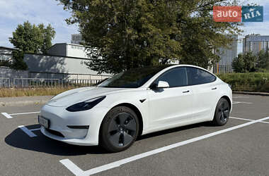 Седан Tesla Model 3 2021 в 