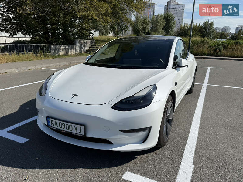 Седан Tesla Model 3 2021 в Киеве