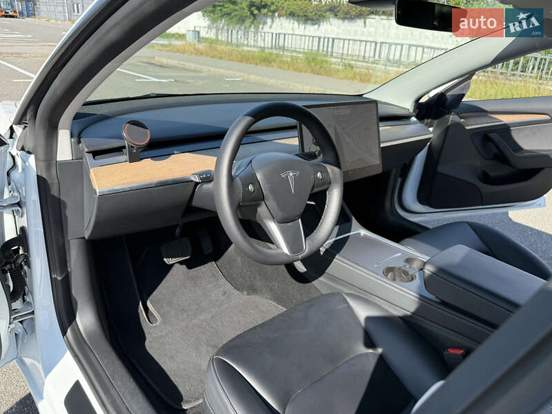 Седан Tesla Model 3 2021 в Киеве