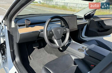 Седан Tesla Model 3 2021 в 