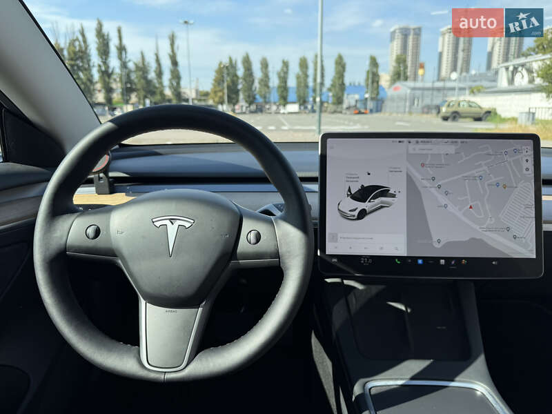 Седан Tesla Model 3 2021 в Киеве