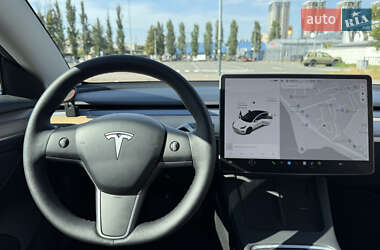 Седан Tesla Model 3 2021 в 