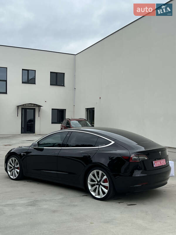 Седан Tesla Model 3 2019 в Луцке