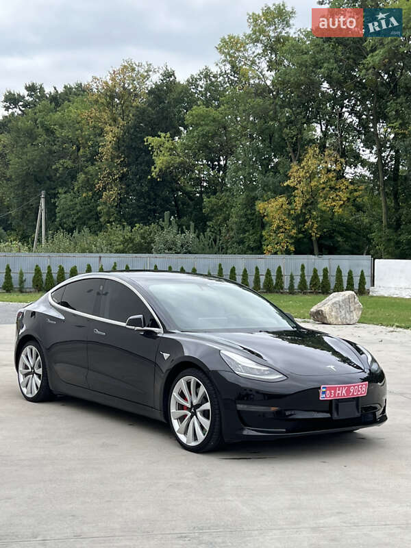Седан Tesla Model 3 2019 в Луцке