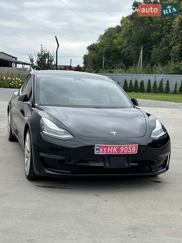Седан Tesla Model 3 2019 в Луцке