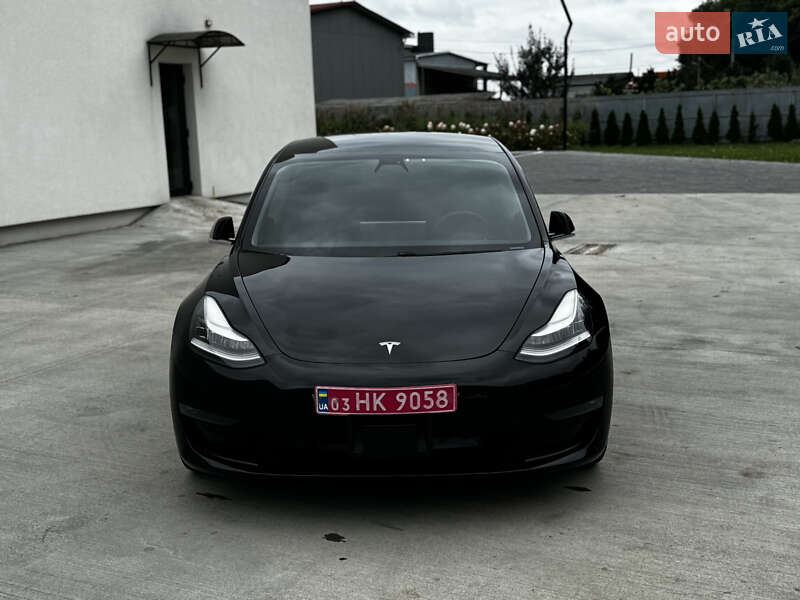 Седан Tesla Model 3 2019 в Луцке