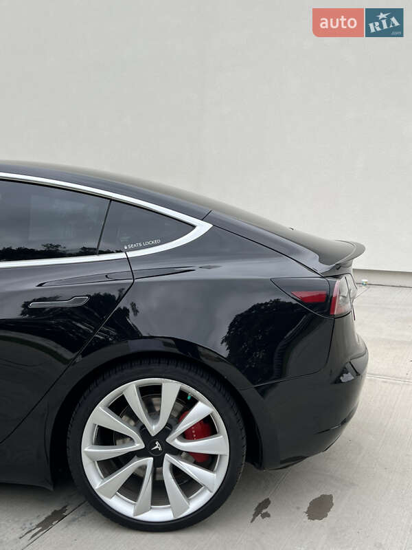 Седан Tesla Model 3 2019 в Луцке