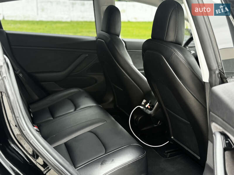 Седан Tesla Model 3 2019 в Луцке