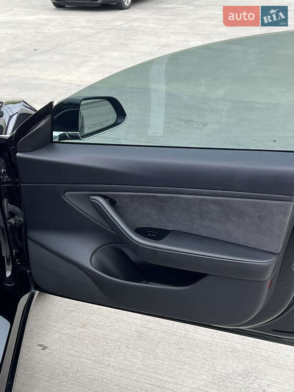 Седан Tesla Model 3 2019 в Луцке