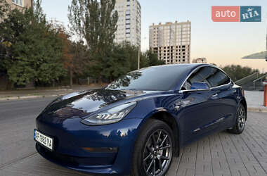 Седан Tesla Model 3 2019 в 