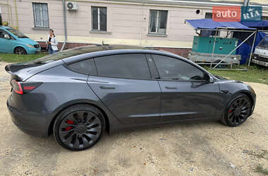 Седан Tesla Model 3 2022 в 