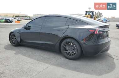 Седан Tesla Model 3 2025 в 