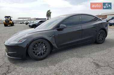 Tesla Model 3 2025