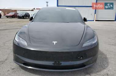 Седан Tesla Model 3 2025 в 
