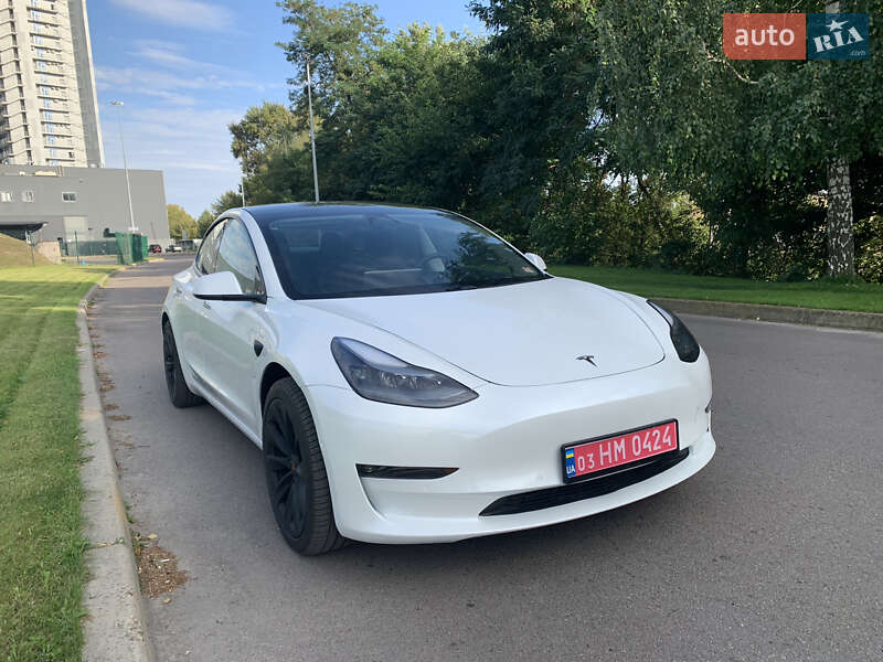 Седан Tesla Model 3 2021 в Києві