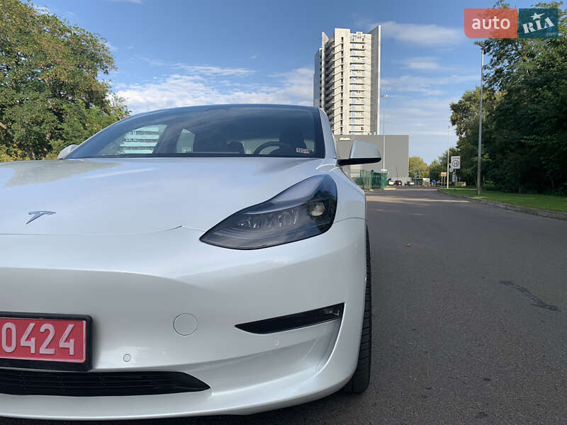 Седан Tesla Model 3 2021 в Києві