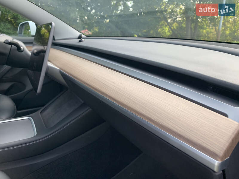 Седан Tesla Model 3 2021 в Києві